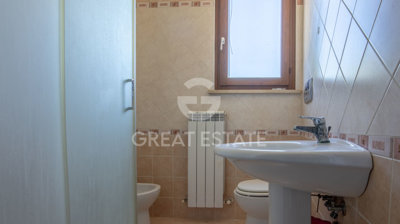 vendesi-villa-plurifamiliare-in-umbria-perugi