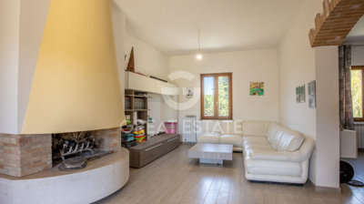 vendesi-villa-plurifamiliare-in-umbria-perugi