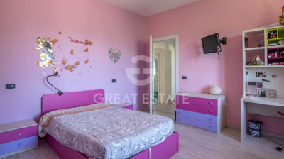 vendesi-villa-plurifamiliare-in-umbria-perugi