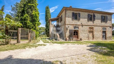 vendesi-rustico-casale-in-umbria-perugia-cast