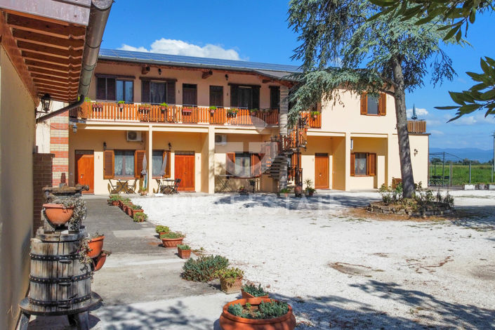 Image No.9-Maison de campagne de 8 chambres à vendre à Castiglione del Lago