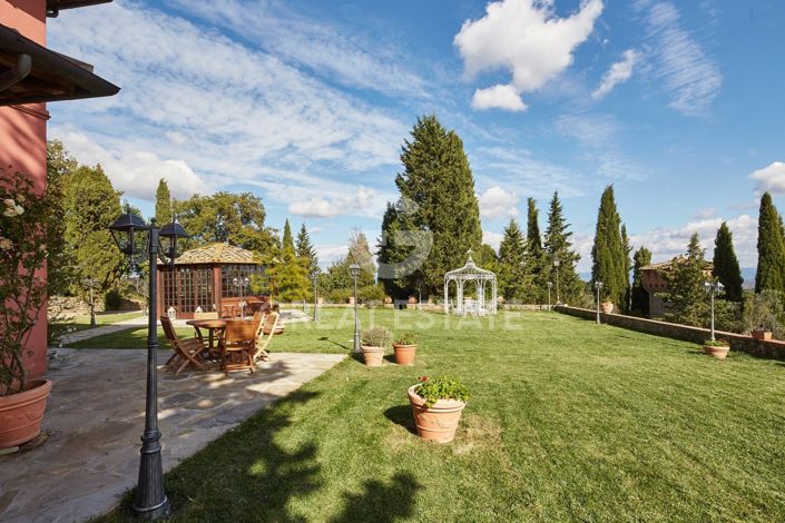 Image No.11-8 Bed Country House for sale