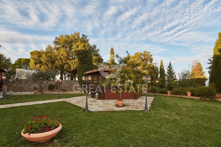 Image No.12-8 Bed Country House for sale