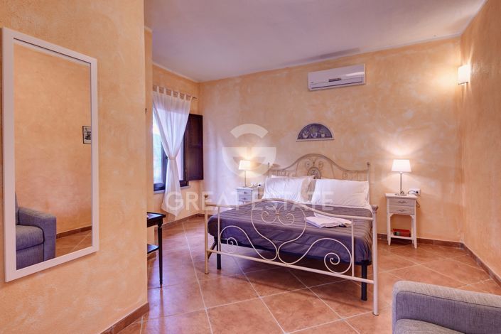 Image No.15-8 Bed Country House for sale