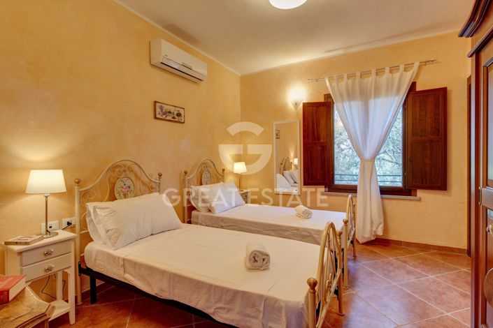 Image No.16-8 Bed Country House for sale