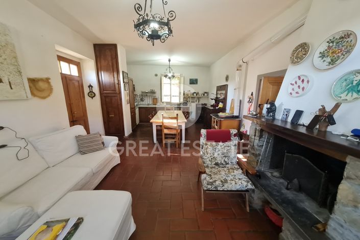 Image No.2-4 Bed Country House for sale