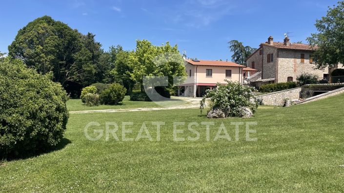 Image No.3-Maison de campagne de 7 chambres à vendre à Corciano