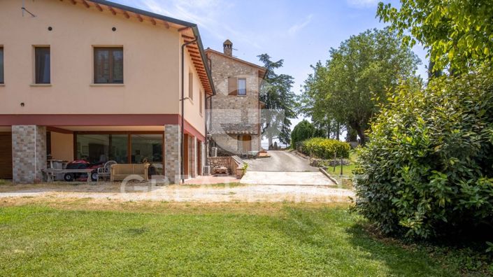 Image No.9-Maison de campagne de 7 chambres à vendre à Corciano