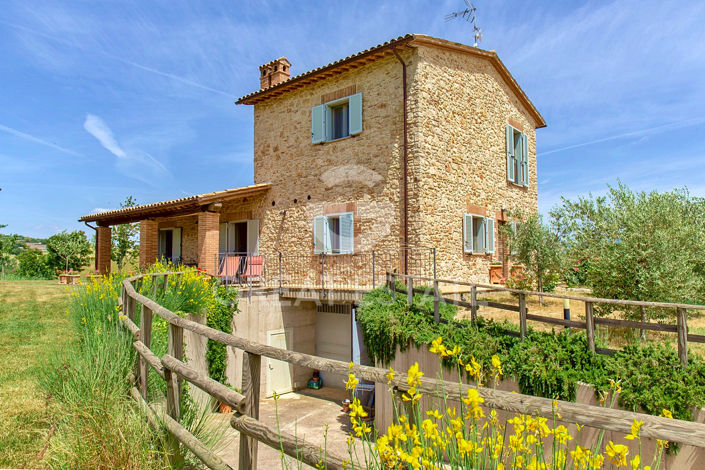 Image No.17-Maison de campagne de 8 chambres à vendre à Acquasparta