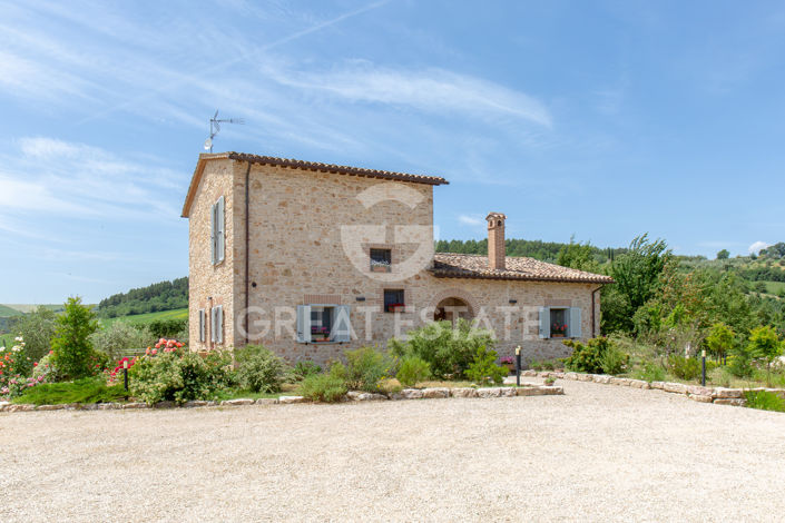 Image No.18-Maison de campagne de 8 chambres à vendre à Acquasparta