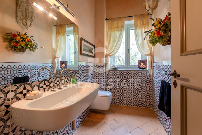 Image No.46-Maison de campagne de 8 chambres à vendre à Acquasparta