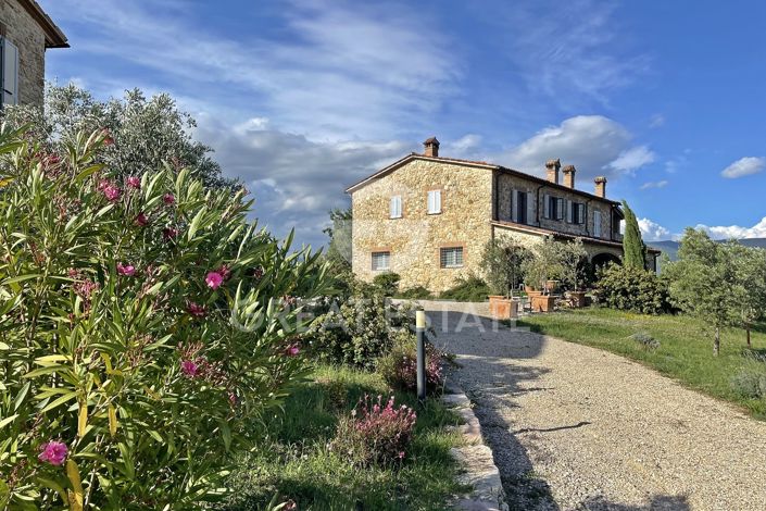 Image No.8-Maison de campagne de 8 chambres à vendre à Acquasparta