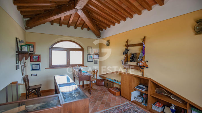 Image No.28-5 Bed Country House for sale