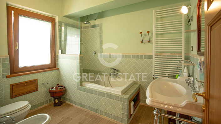 Image No.33-5 Bed Country House for sale