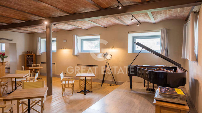 Image No.18-9 Bed Country House for sale