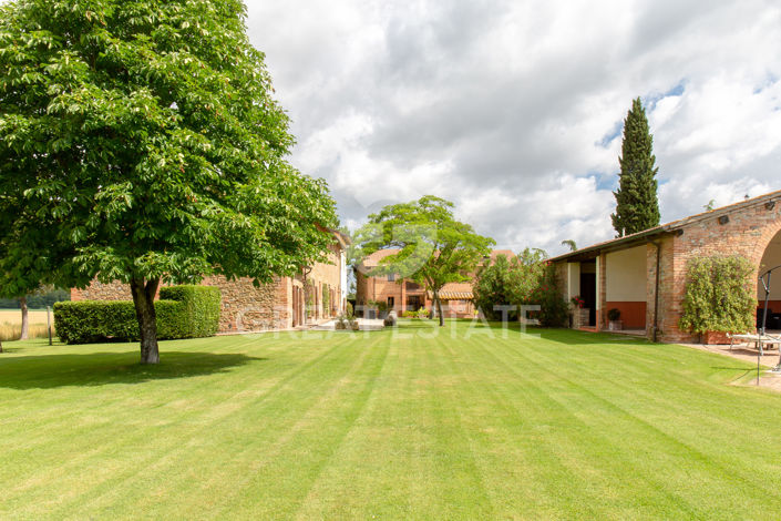 Image No.4-18 Bed Country House for sale