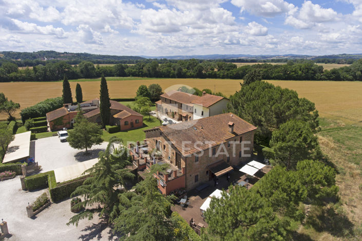 Image No.31-18 Bed Country House for sale