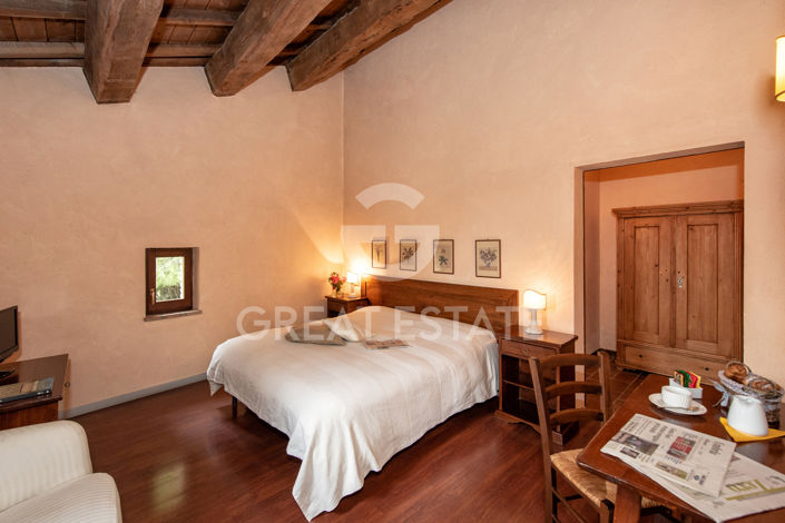 Image No.44-18 Bed Country House for sale