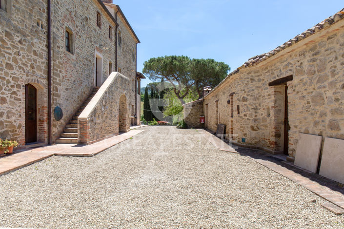 Image No.11-Châteaux de 14 chambres à vendre à Pérouse