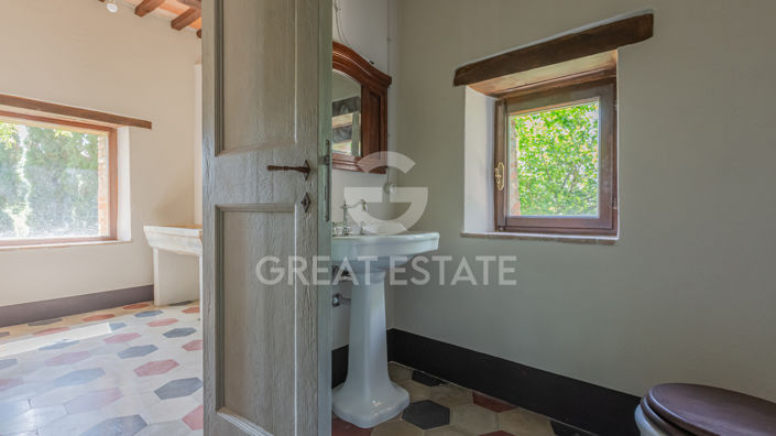 Image No.40-11 Bed Country House for sale