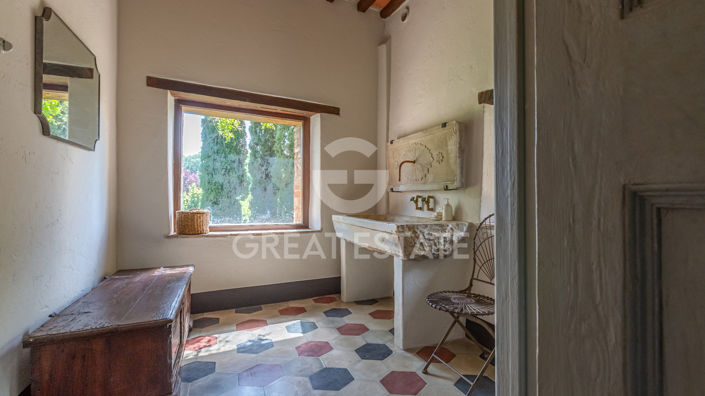 Image No.41-11 Bed Country House for sale