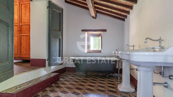 Image No.51-11 Bed Country House for sale