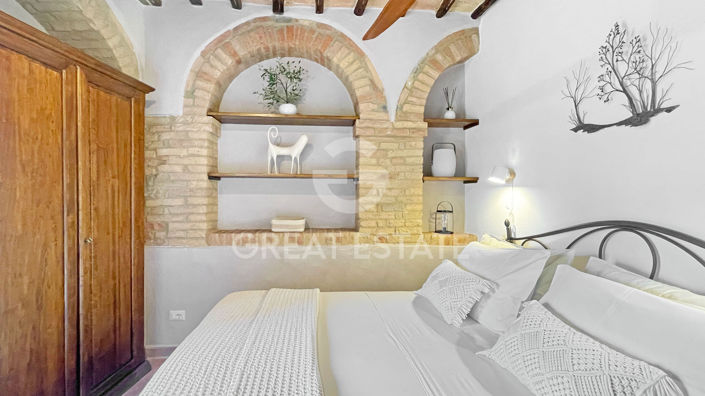 Image No.13-1 Bed Property for sale