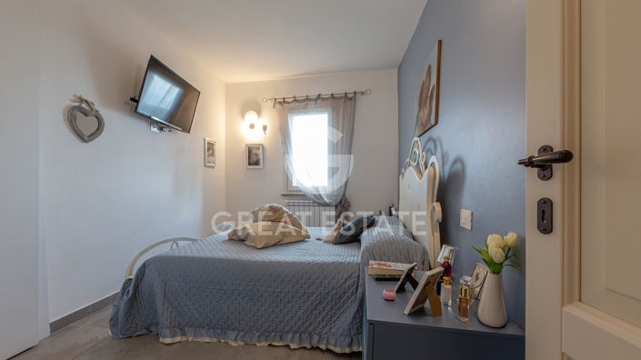 Image No.17-2 Bed Property for sale