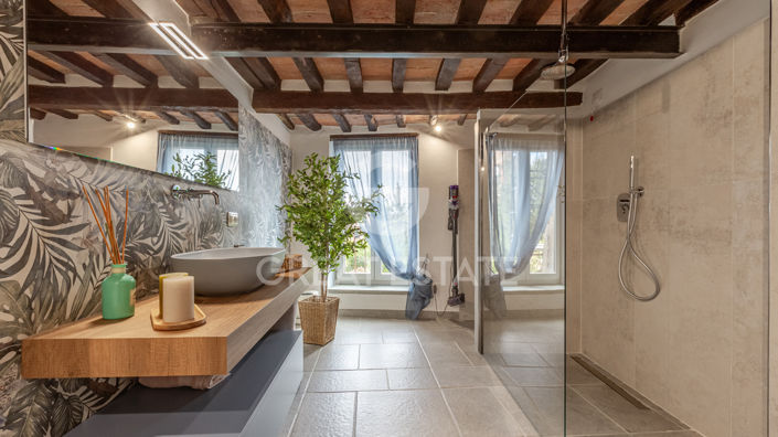 Image No.20-2 Bed Property for sale