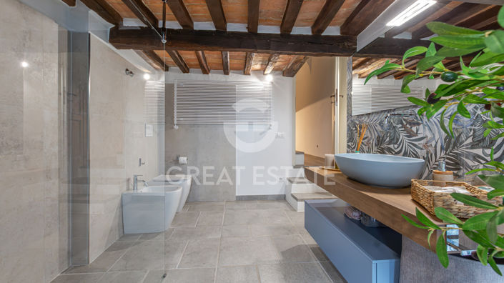 Image No.21-2 Bed Property for sale