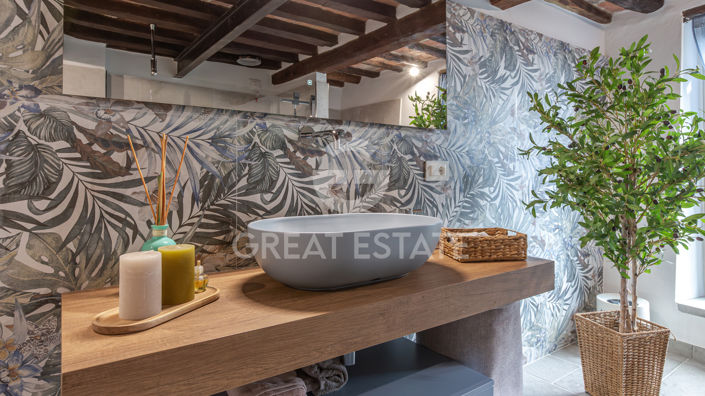 Image No.22-2 Bed Property for sale