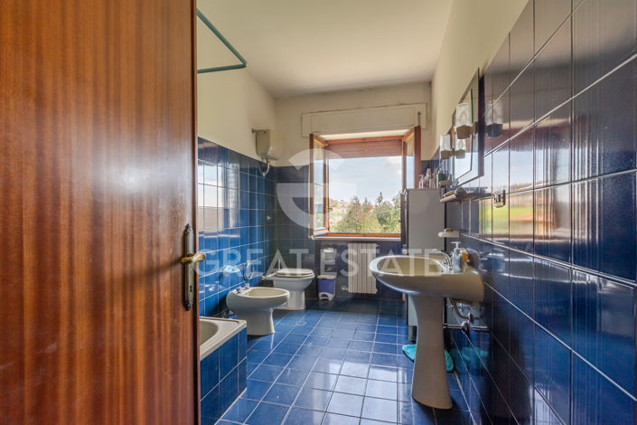 Image No.27-4 Bed Country House for sale