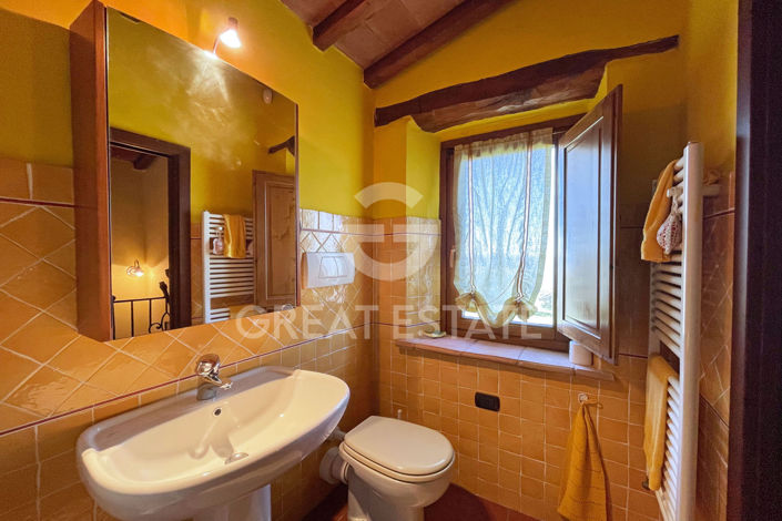 Image No.23-2 Bed Country House for sale