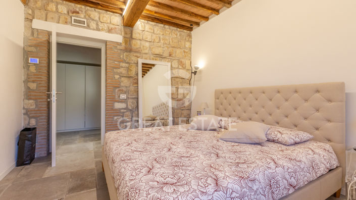 Image No.33-5 Bed Country House for sale