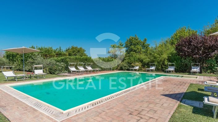 Image No.12-7 Bed Country House for sale