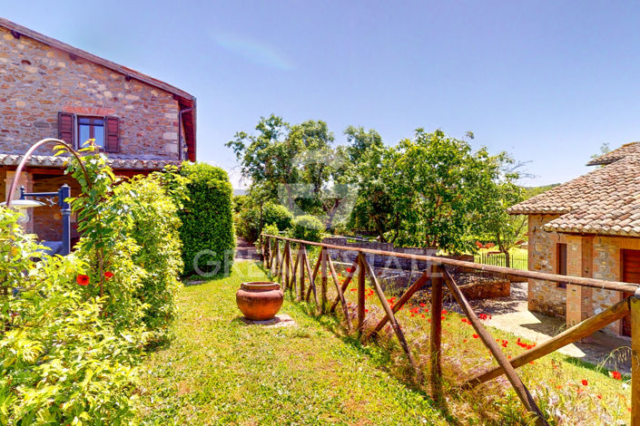 Image No.18-11 Bed Country House for sale