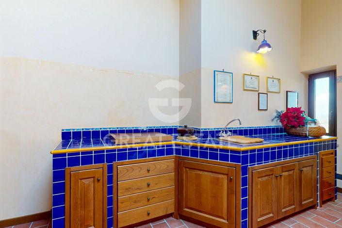 Image No.21-11 Bed Country House for sale