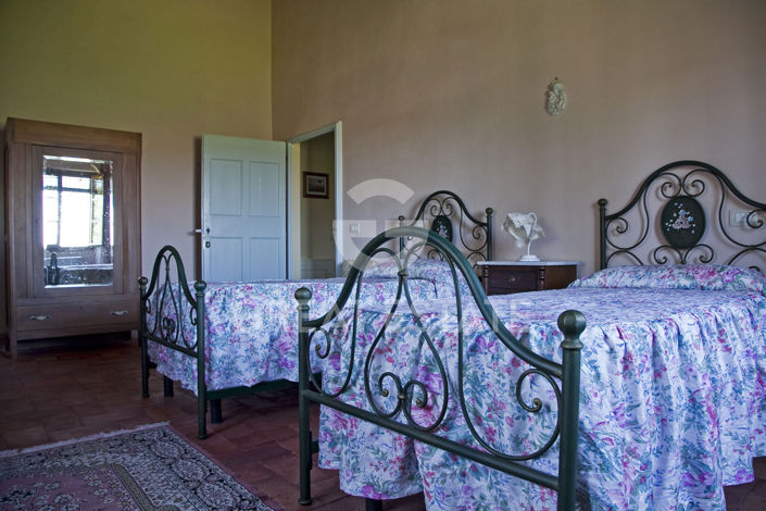 Image No.18-4 Bed Country House for sale