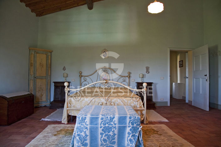 Image No.22-4 Bed Country House for sale