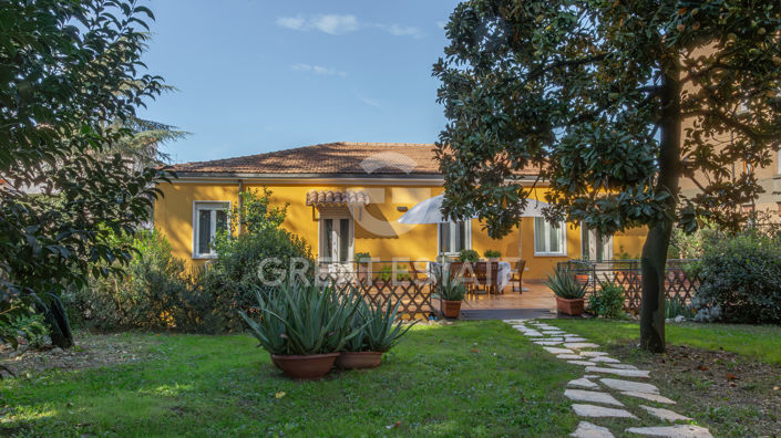 Image No.1-2 Bed Villa for sale