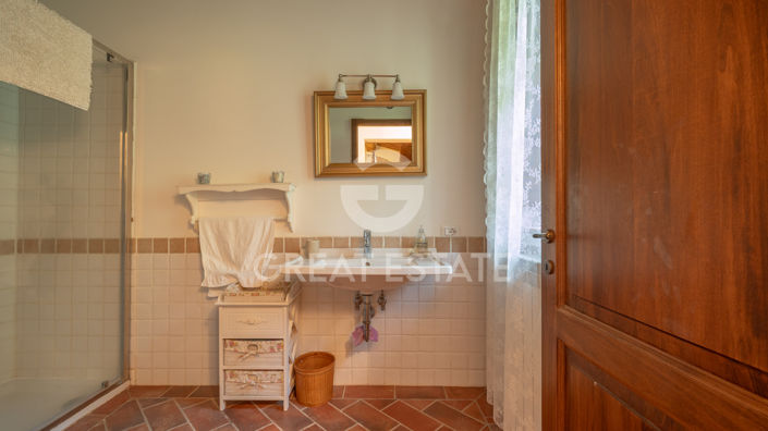 Image No.25-4 Bed Country House for sale