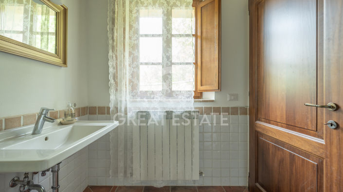 Image No.26-4 Bed Country House for sale