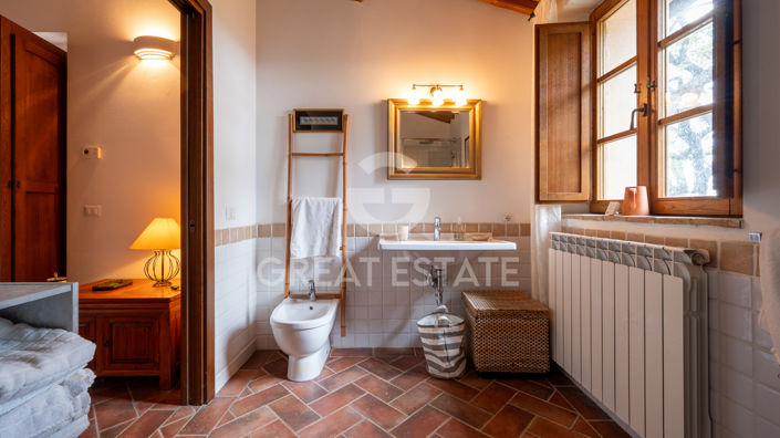 Image No.28-4 Bed Country House for sale