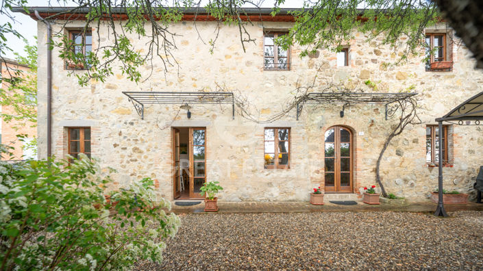 Image No.7-4 Bed Country House for sale