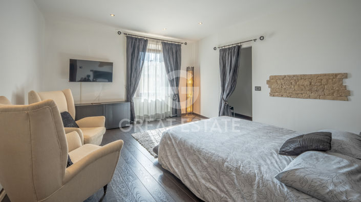 Image No.13-2 Bed Property for sale