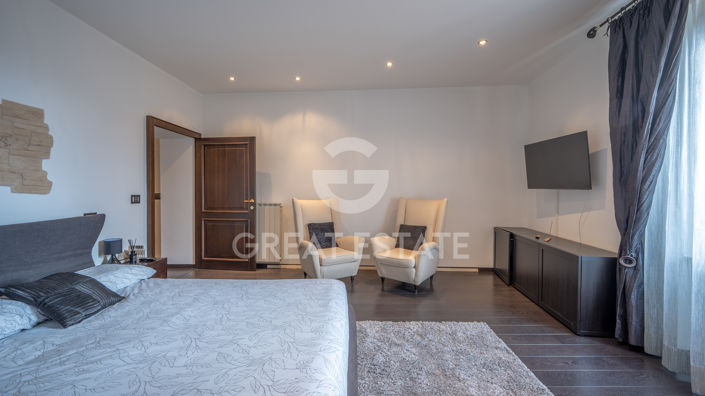 Image No.14-2 Bed Property for sale