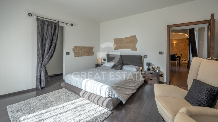 Image No.17-2 Bed Property for sale