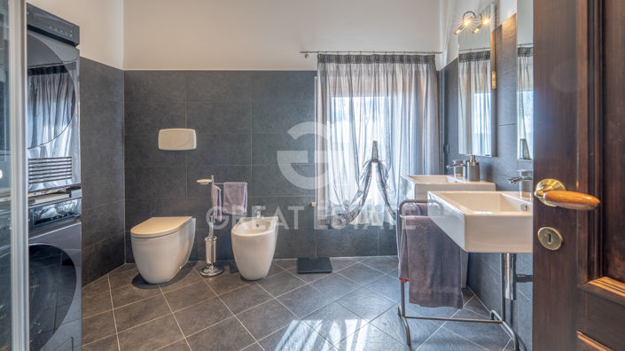 Image No.18-2 Bed Property for sale