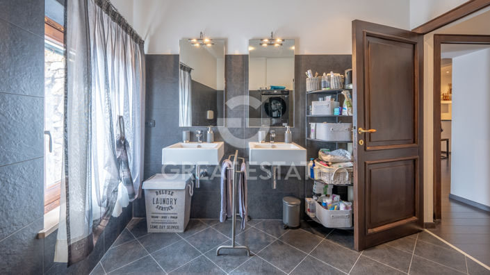 Image No.20-2 Bed Property for sale