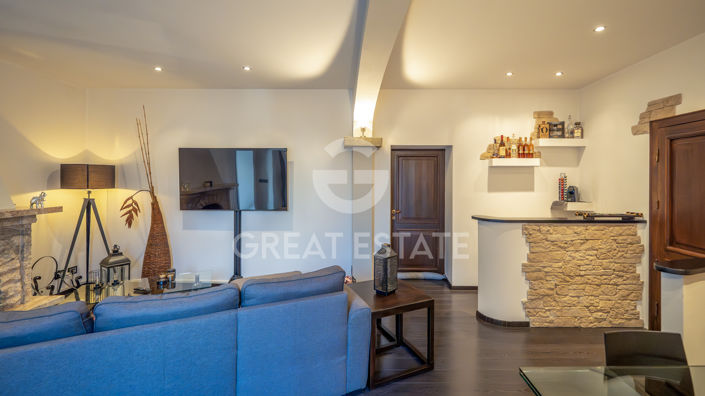 Image No.10-2 Bed Property for sale